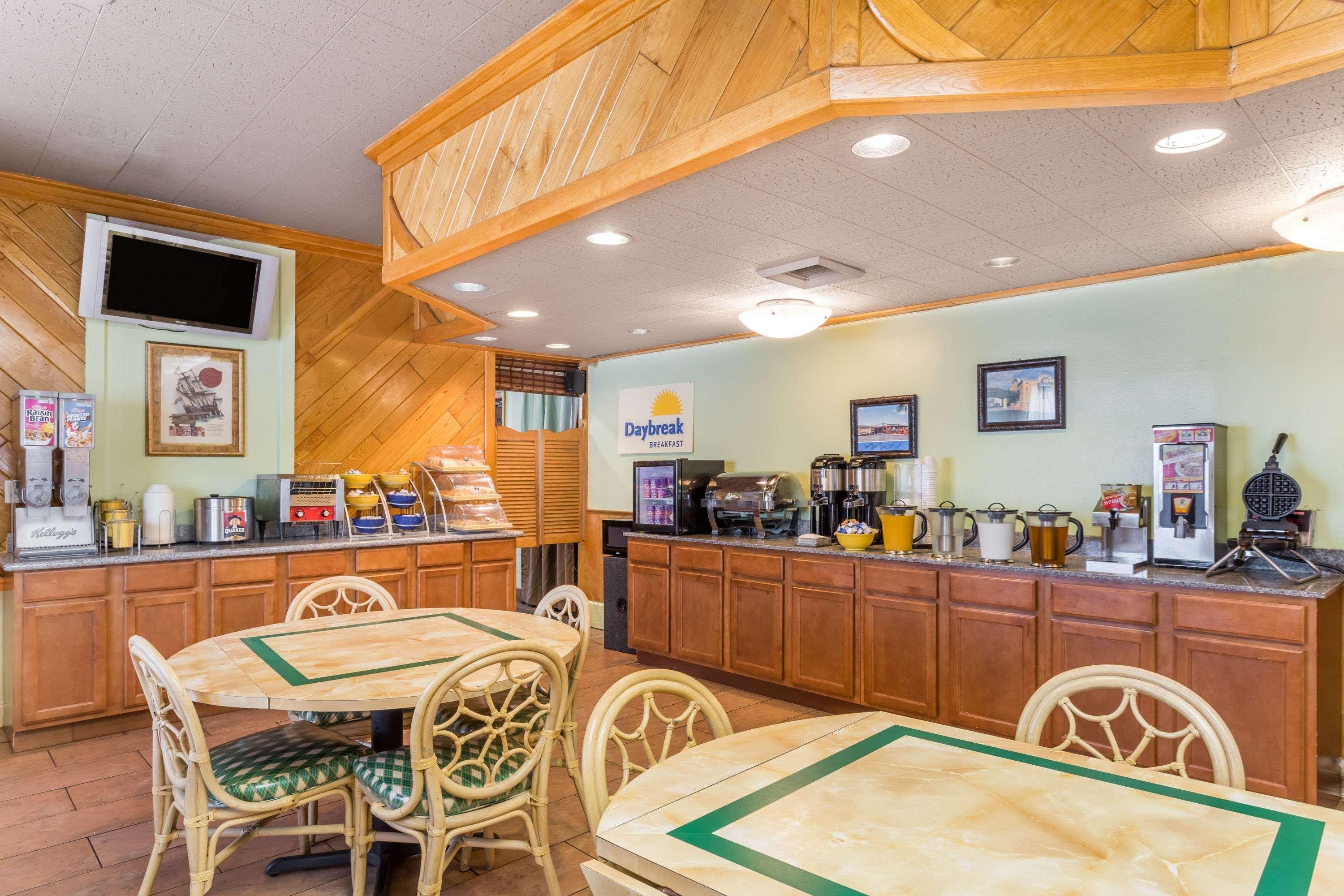 Days Inn By Wyndham Pensacola - Historic Downtown Dış mekan fotoğraf