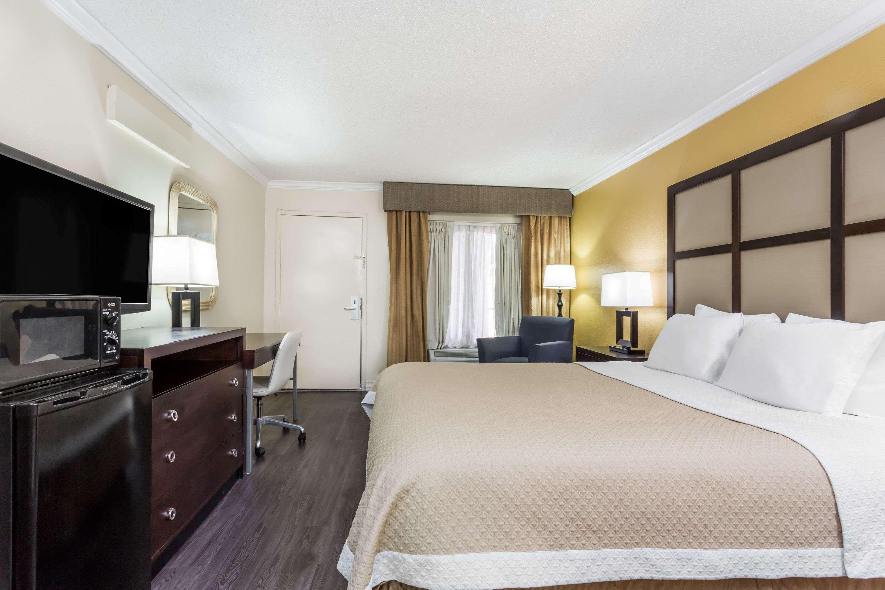 Days Inn By Wyndham Pensacola - Historic Downtown Dış mekan fotoğraf