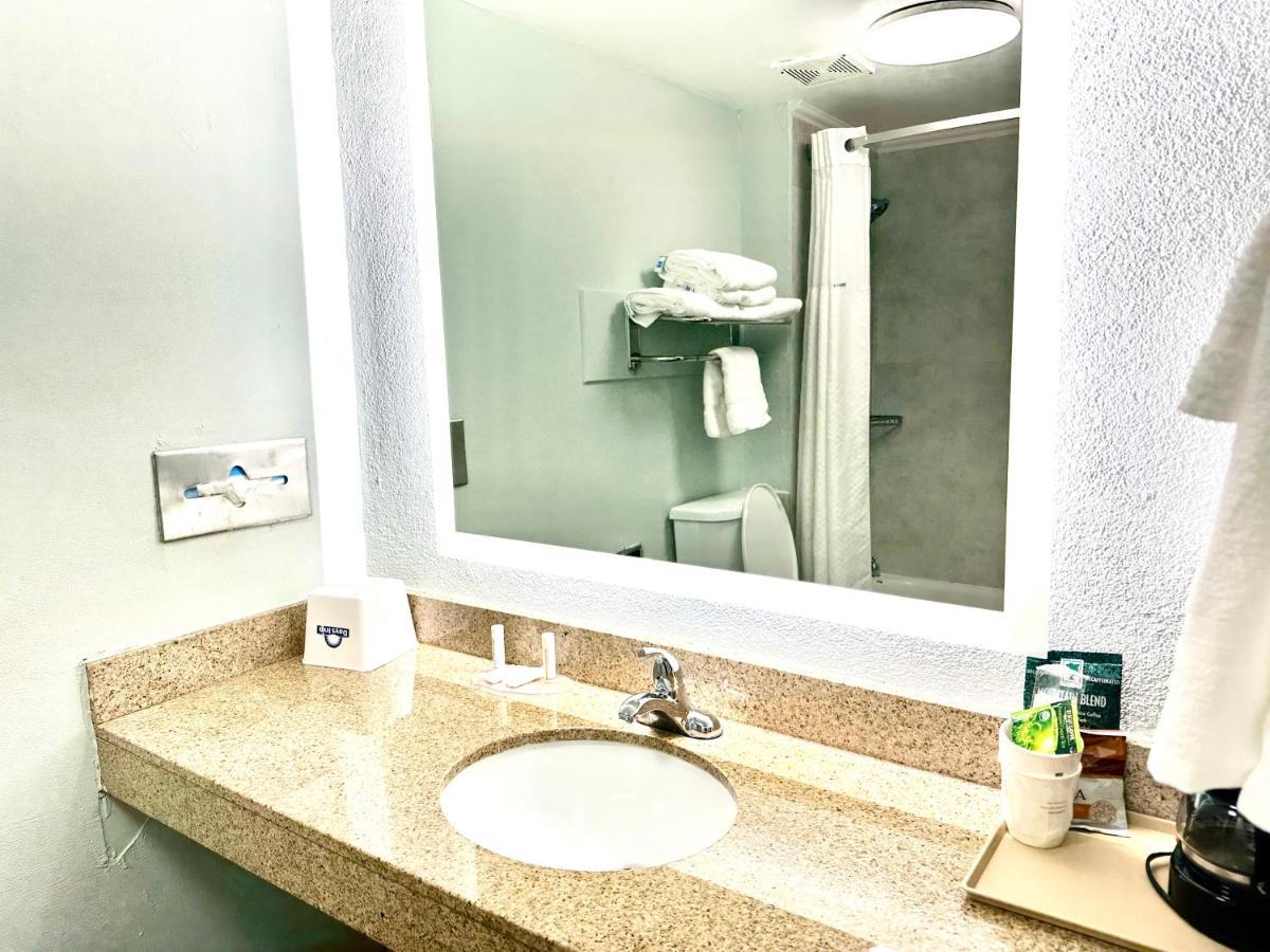 Days Inn By Wyndham Pensacola - Historic Downtown Dış mekan fotoğraf