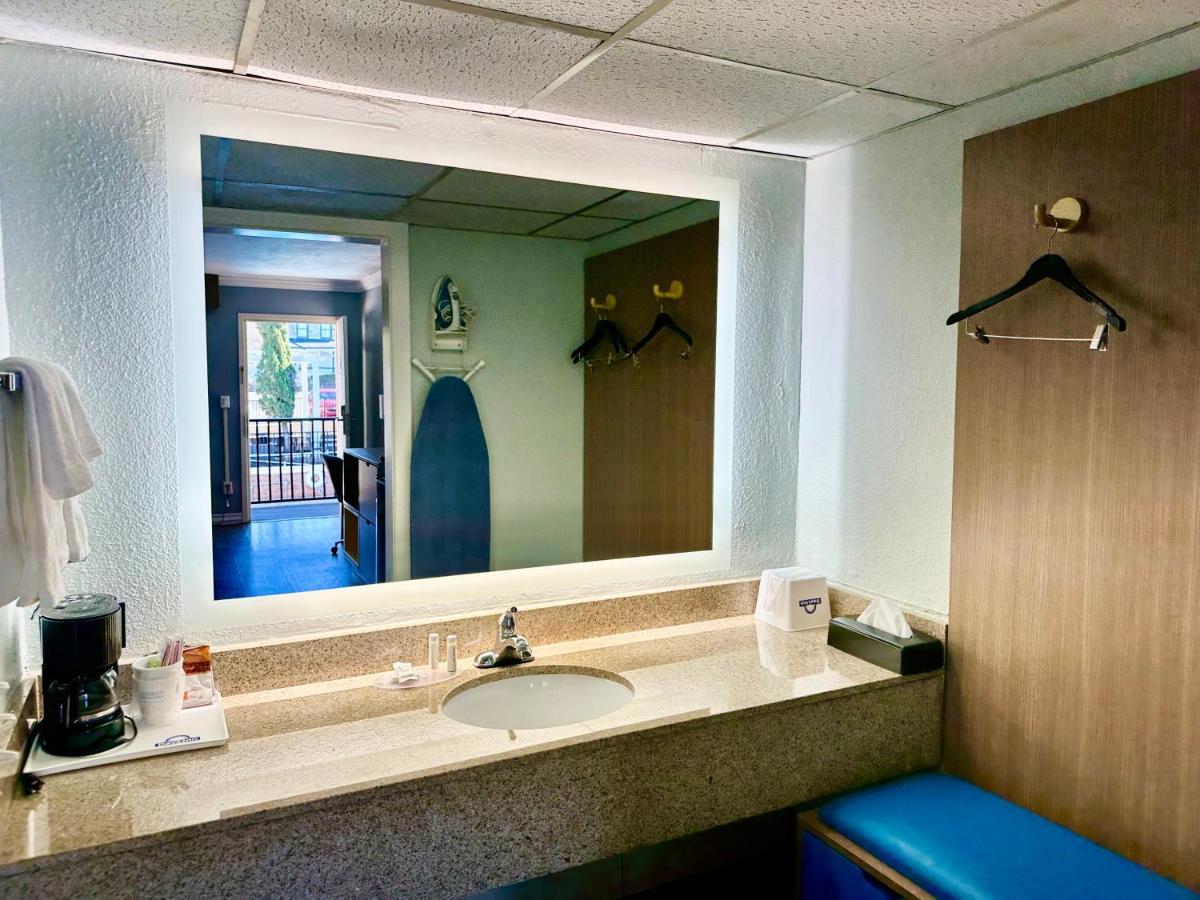 Days Inn By Wyndham Pensacola - Historic Downtown Dış mekan fotoğraf
