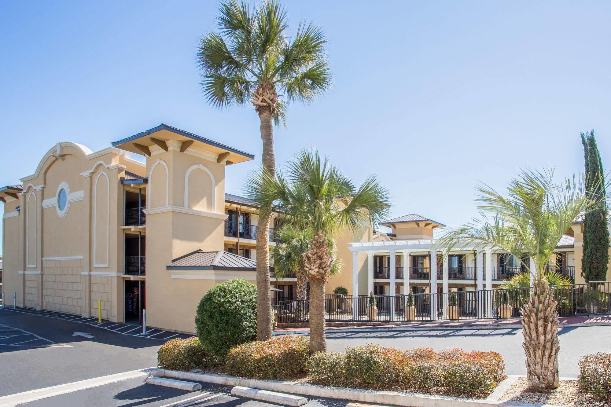 Days Inn By Wyndham Pensacola - Historic Downtown Dış mekan fotoğraf