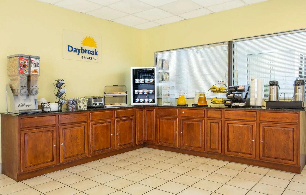 Days Inn By Wyndham Pensacola - Historic Downtown Dış mekan fotoğraf